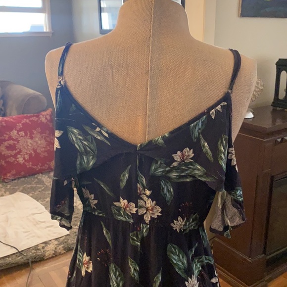 Cotton-On beautiful, comfortable long beautiful floral asymmetrical dress - Picture 7 of 16